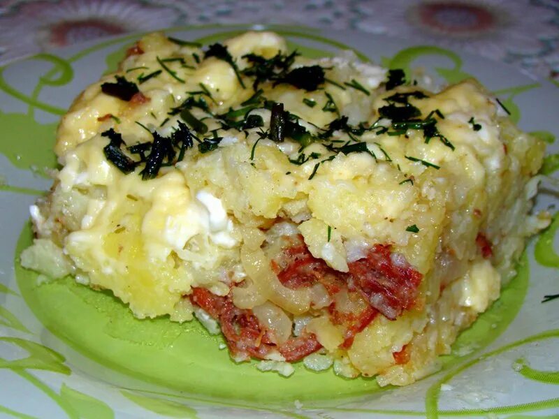 Запеканка с фаршем и картофелем в духовке. Картофельная запеканка с фаршем. Запеканка картофель с домашним фаршем. Запеканка картофельная с фаршем в духовке. Запеканка картофель с домашним фаршем.