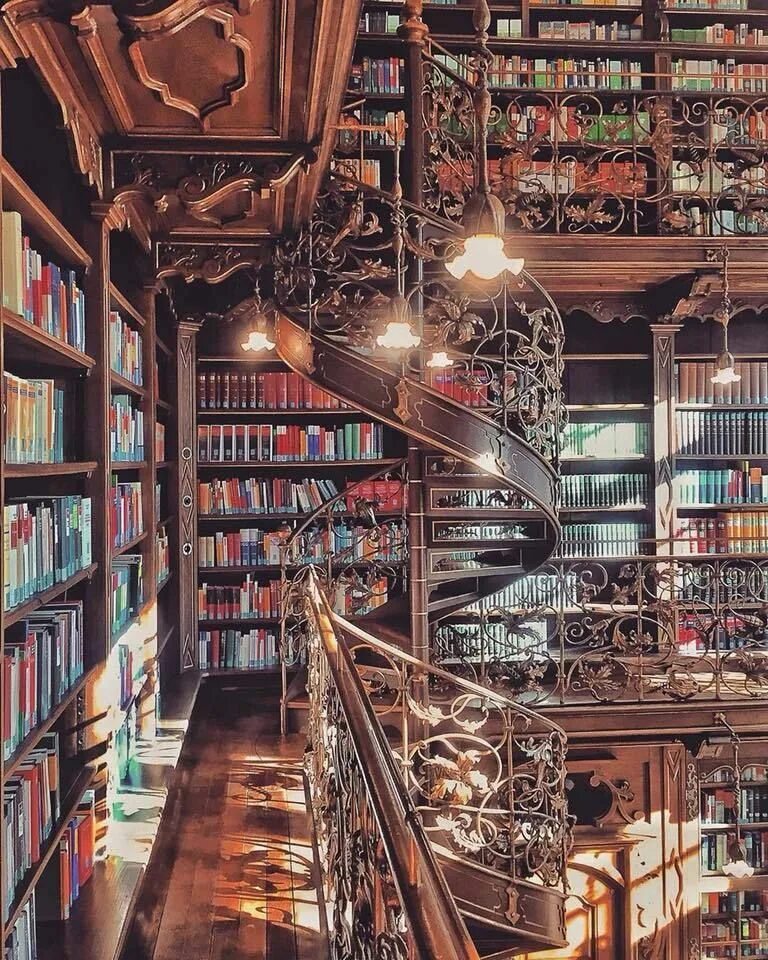 Интерьер современной библиотеки. Открытая графическая библиотека. Книжный магазин дизайн интерьера. Книжные полки фон. Шкаф библиотека.