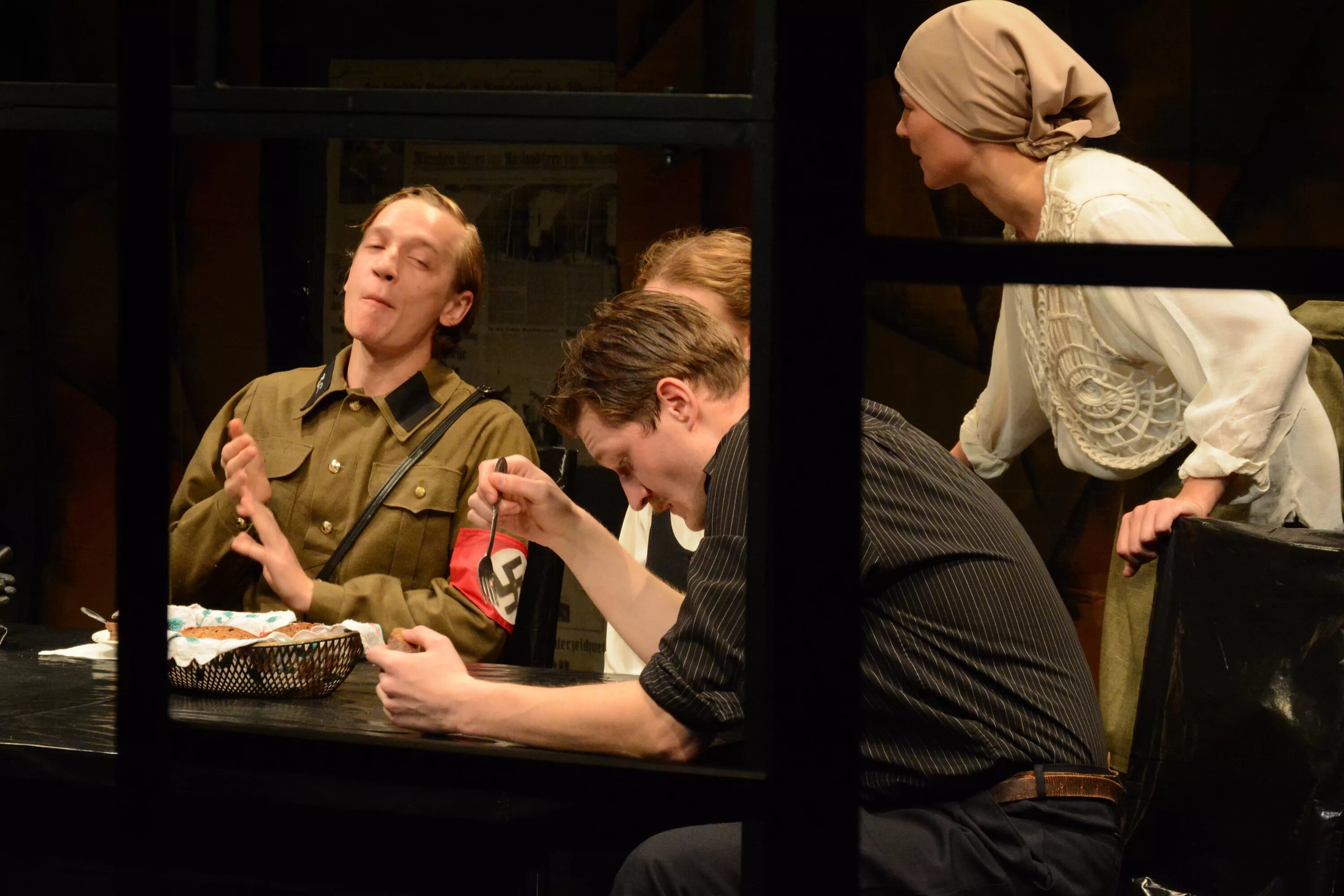 Брехт страх и отчаяние в третьей империи. Басилашвили страх и отчаяние в третьей империи. Брехт страх и отчаяние в третьей империи. Страх и отчаяние в третьей империи (1965) афиша. Страх фильм 1965.