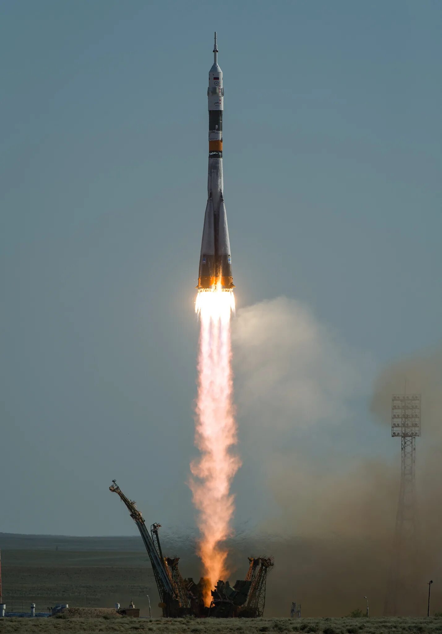 Звук взлета ракеты. Ракета. Космическая ракета. Ракета в поле. Ракета в космосе.