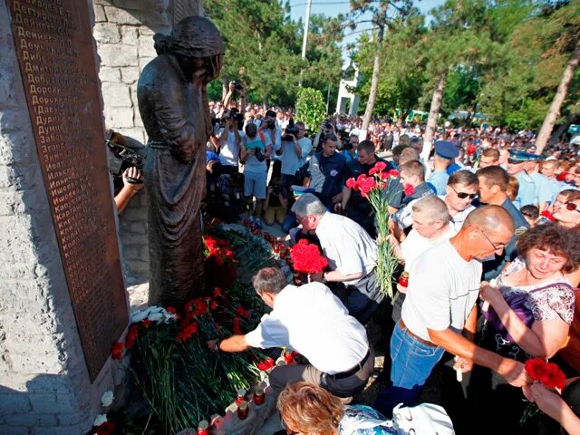 Крымск наводнение сколько погибло. Крымск, 2012 год. Крымск наводнение 2012 число погибших.