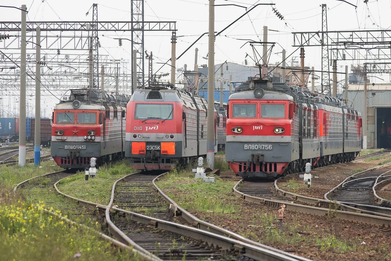 Локомотив вл 80 в депо. 2эс5к депо Лянгасово.