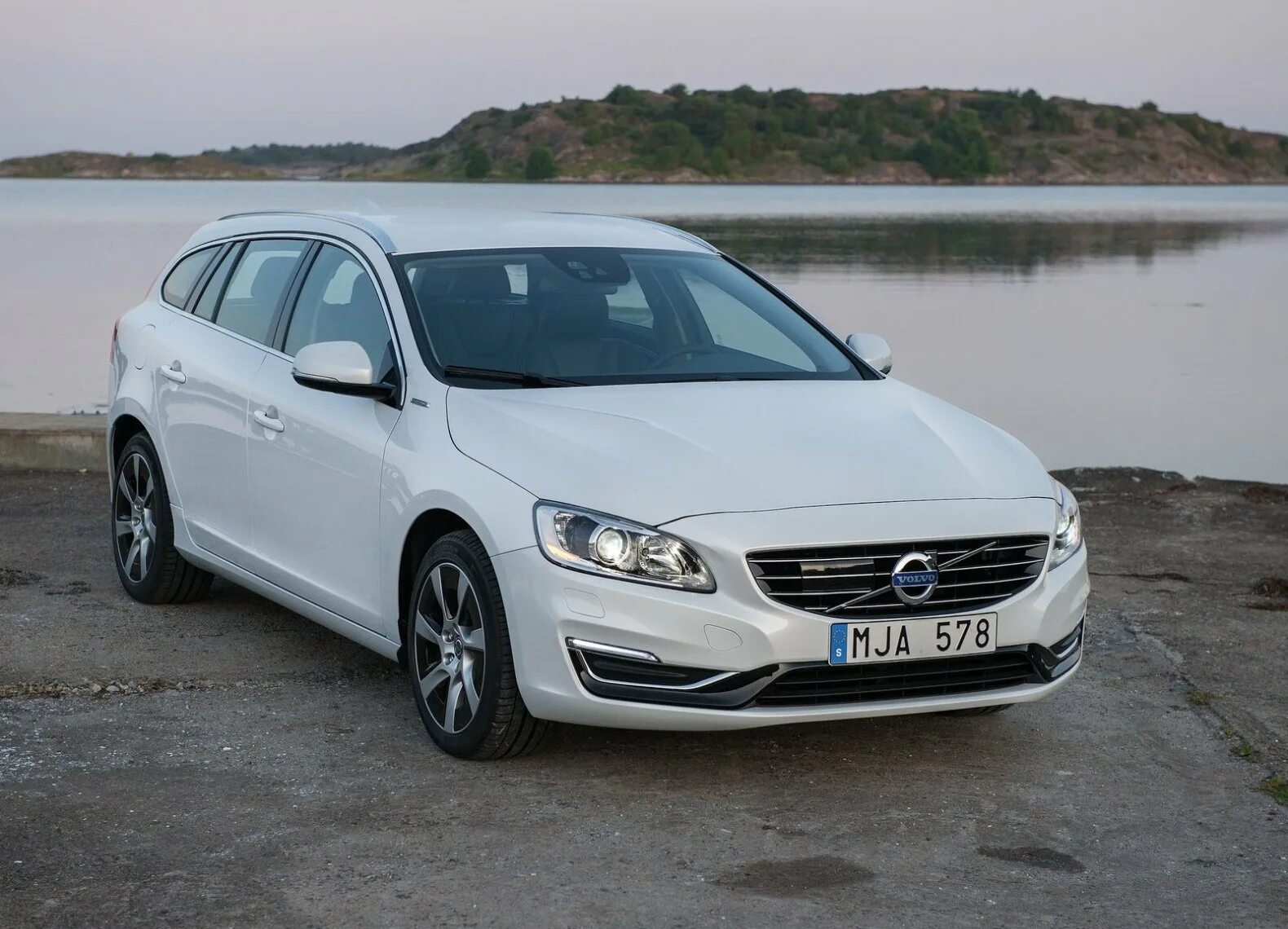 Volvo v60 i. Volvo v60 2014. Volvo v60 2013. Volvo v60 i Рестайлинг. 60 ий