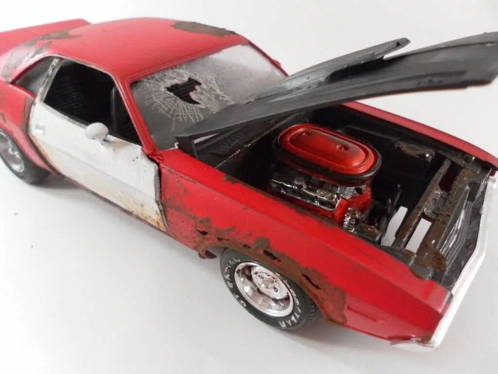 Разбить машину мод. Dodge Challenger 1:43 Matchbox. Сломанные машины игрушки. Разбитые Игрушечные машинки. Сломанная машинка игрушка.