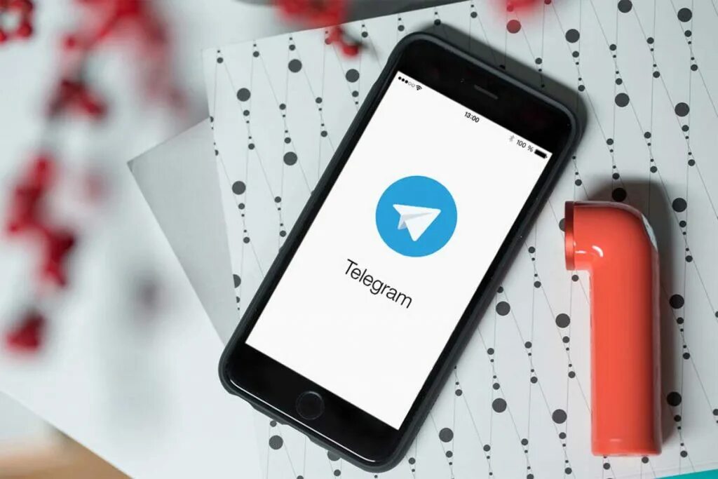 Мобильный телеграм. Телеграм в телефоне. Telegram смартфон. Telegram на телефоне мобильного.