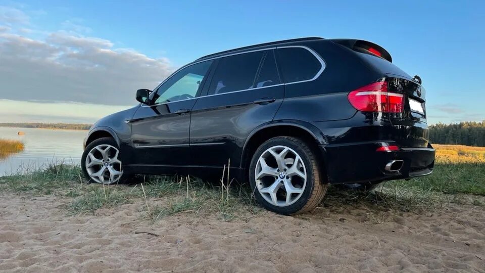 БМВ x5, 2007 235лс дизель. BMW x5 2021. X5 дизель 4. Две БМВ рядом x5 и м5. X 5 12 38