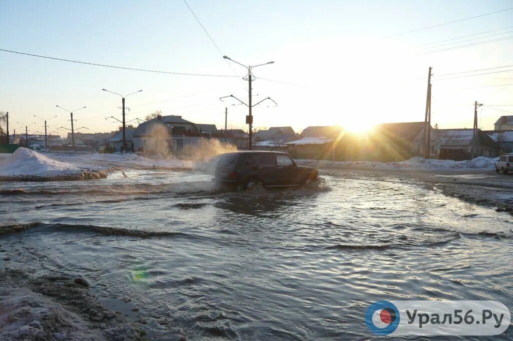 Оренбург разлив урала. Паводок Орск урал56. 240 Квартал Орск. Разлив в Оренбурге. Разлив Урала в Оренбурге.