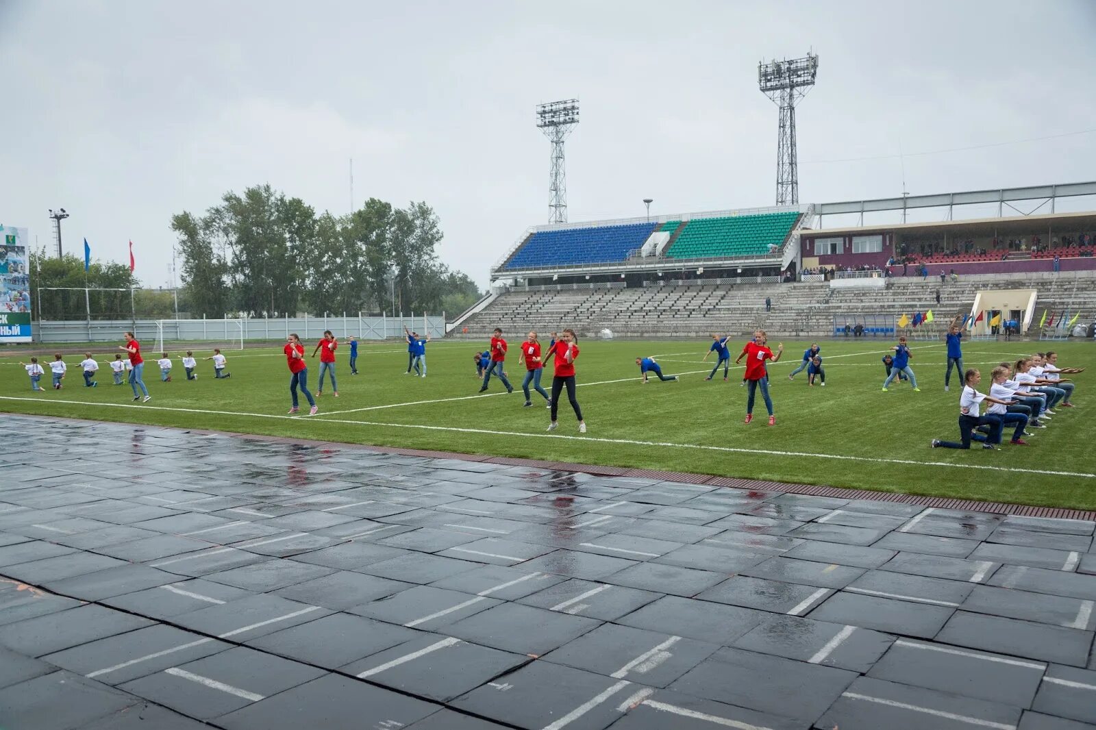 Стадион Ангара Ангарск. Центральный стадион Ангара Ангарск. Стадион Ангара Ангарск каток. Стадион Ангара Богучаны. Ангарск стадионы