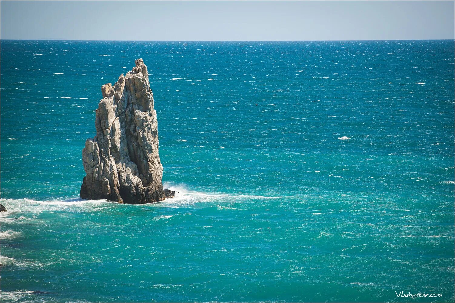 Сайт море крыма. Скала Парус Симеиз. Скала Парус Гаспра Крым. Скала Парус в Геленджике. Крымское черное море.