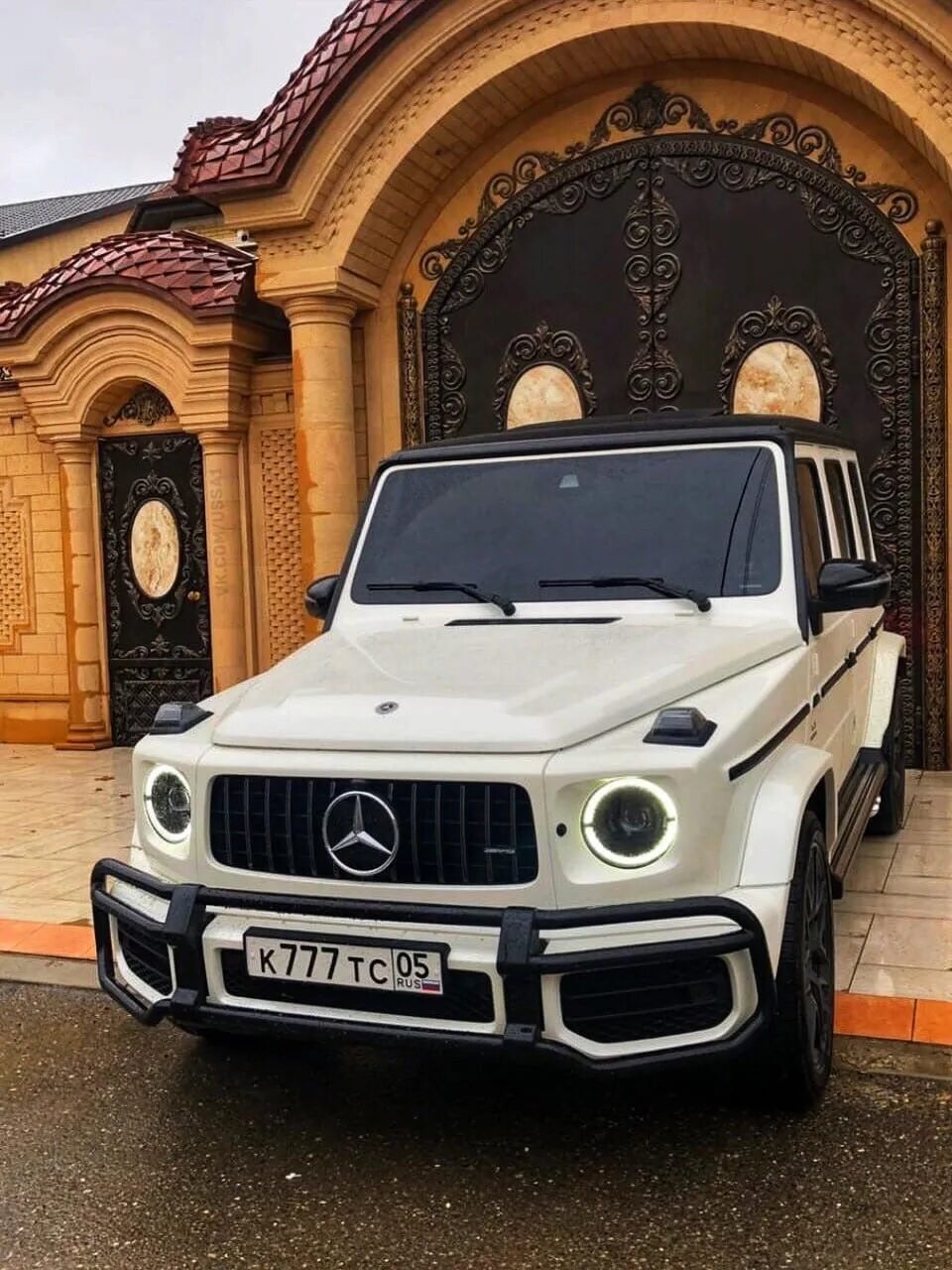 Гелик в дубае. Мерседес Гелик Дубай. Mercedes Benz Gelik 2023. Гелик Брабус 2023. Гелендваген 63 Дубай.