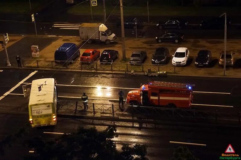 Авария на Софийской улице вчера вечером СПБ. ДТП на Софийской Рыбинск. Сбили человека СПБ на Софийской улице сегодня. Вчера поздно вечером