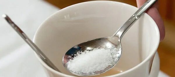 Раствор соли для промывания носа. Промывание носа содой и солью. Раствор соли. Раствор из соли для вытягивания гноя. Как приготовить солевой раствор для промывания носа.