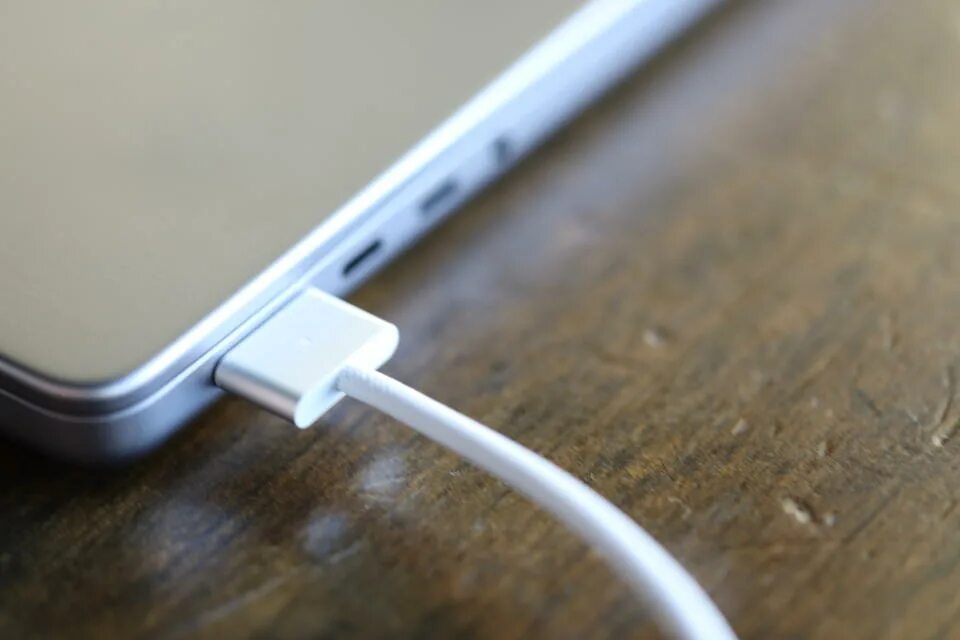Как зарядить macbook. Magsafe 3 macbook pro 2025. magsafe 3 macbook pro m1. macbook pro 14 magsafe. macbook pro 14 2025.