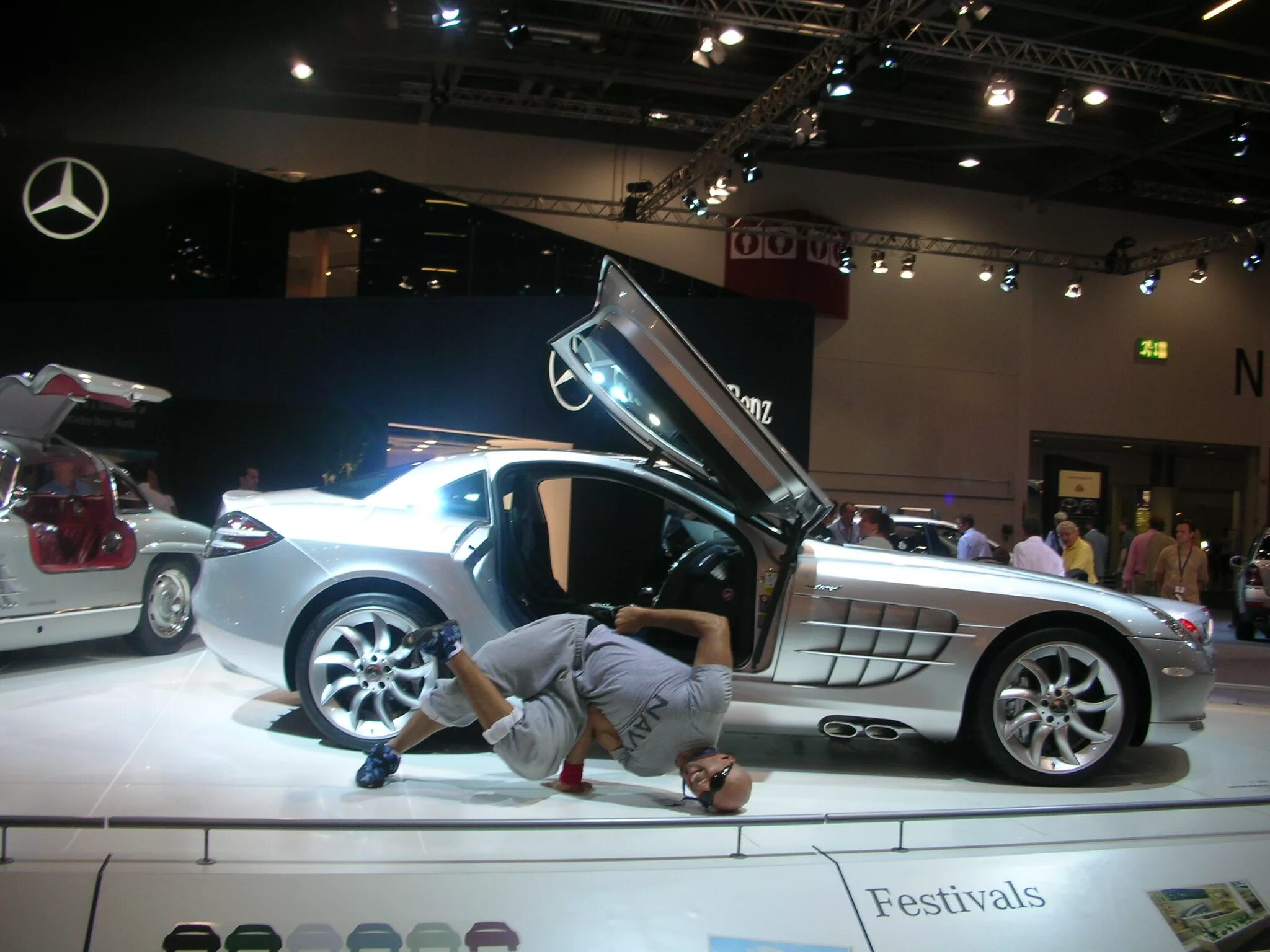 Dancing cars. Автомобиль dance. машина dancing. erazahan dance car. break and entertainment.