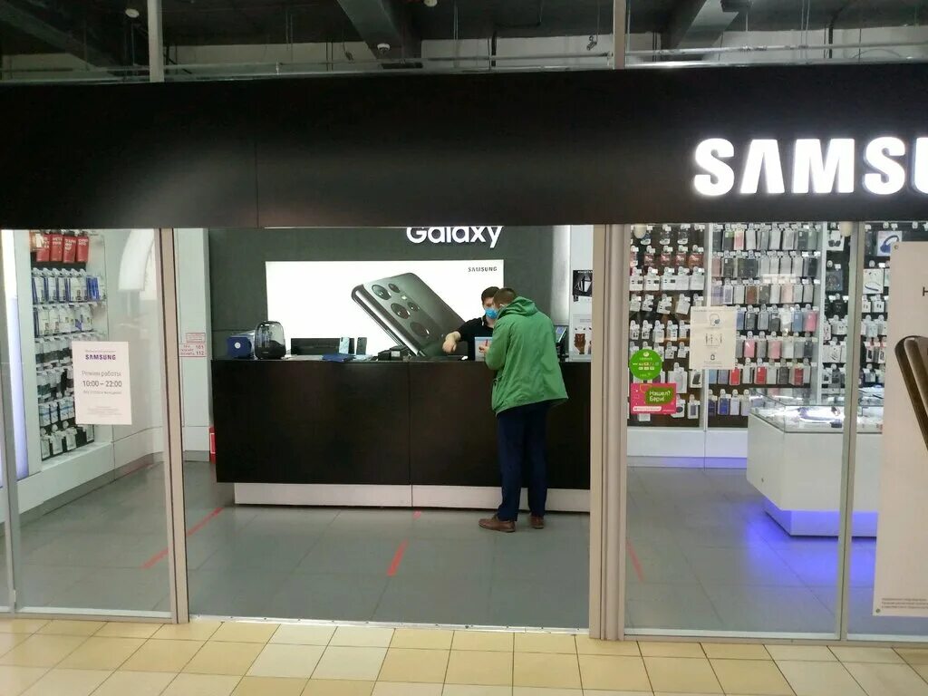 Фирменный магазин самсунг в Хабаровске. Фирменный магазин Samsung Хабаровск большая улица. Samsung хабаровск купить