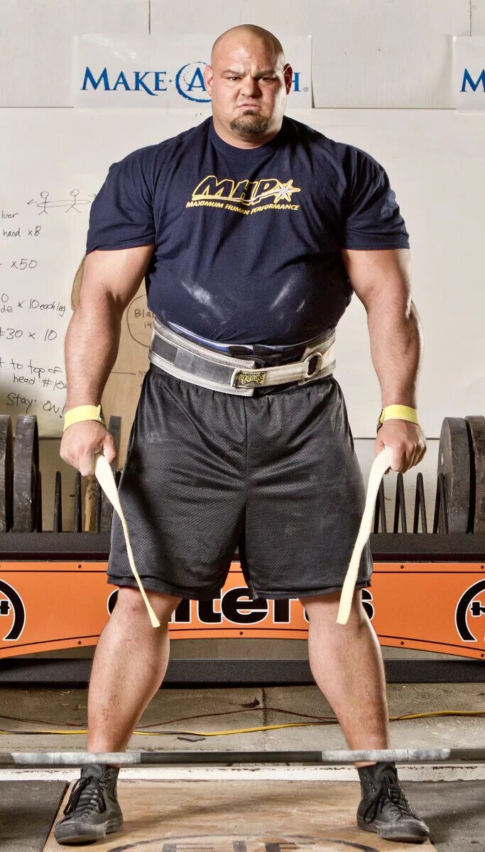 Самый сильный человек в мире. Эдди холл пауэрлифтер. Мариуш пудзяновский вес. Самый сильный человк в мир. Самый прочный человек.