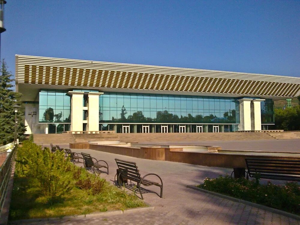 Алматы дворец. Алматы дворец. Дворец ленина (дворец республики) алматы. Дворец республики алматы сверху. Гостиница казахстан дворец республики алматы.