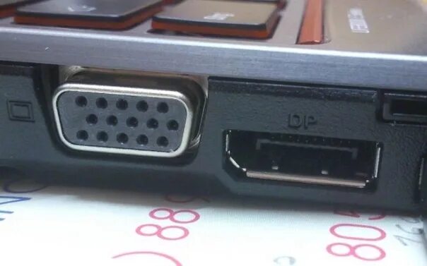 Компьютер не видит displayport. Displayport разъем в ноутбуке. mini displayport в ноутбуке. mini displayport разъем как выглядит. displayport 1.2 на ноутбуке.