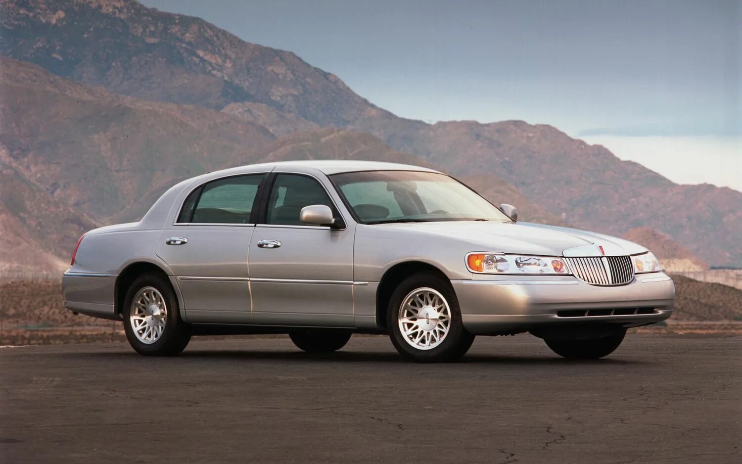 Lincoln Town car 1998. 1998–2002 Lincoln Town car. Lincoln Town car. 1998-2011 Lincoln Town car.