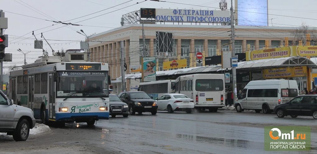 Номер омского автовокзала. Автовокзал Омск. Автобус Омск. Автовокзал Омск газели. Транспорт на автовокзал Омск.