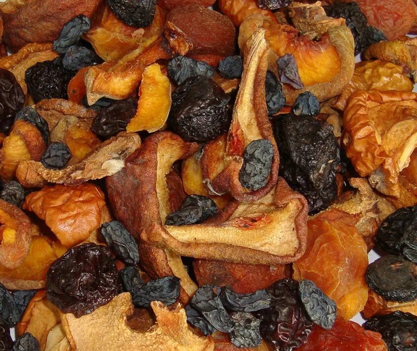 Компот из сухофруктов фото. Для приготовления компота купили сухофрукты. Смесь компотная 700 гр. Косточки от сухофруктов после компота фото. Сухофрукты vs фрукты.
