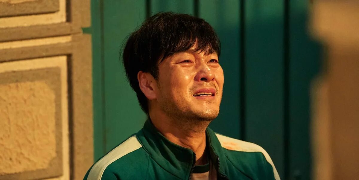 Игроки кальмара. Ли джон-джэ сон ки хун. Игроки кальмара. Хван дон-хёк игра в кальмара. Игрок 067 игра в кальмара.