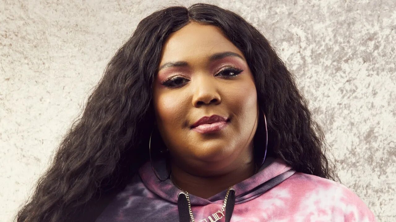 Лиззо американская певица фото. Рэперша lizzo. Lizzo певица. Лиззо американская певица. Лиззо.