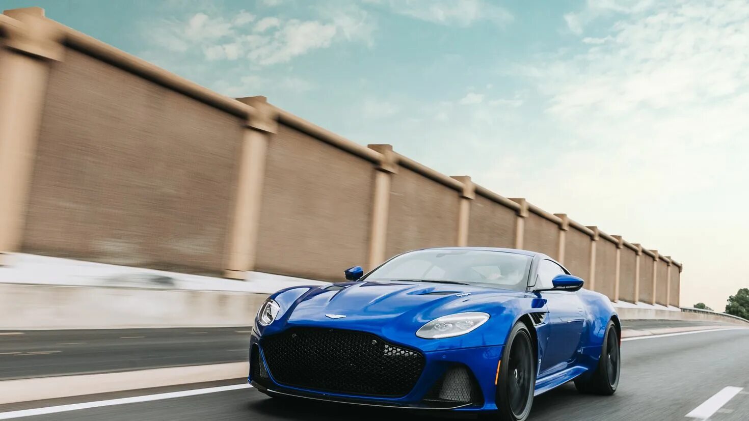Blue sport. Aston Martin Sport car. Дорогой синий спорткар. Машинка bluesea спорткар. Aston Martin Blue Carbon.