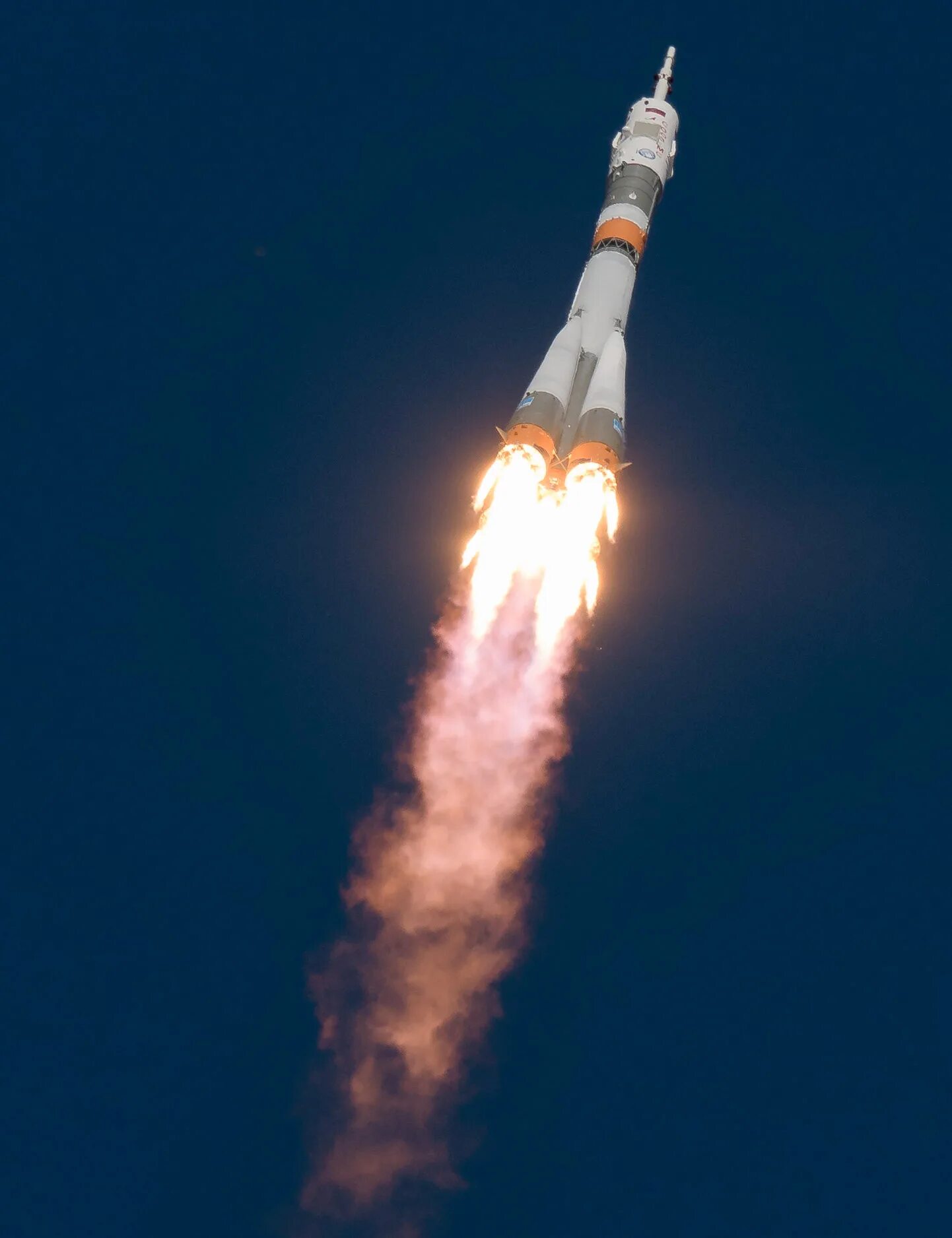 В космос без ракеты. Космическая ракета. Ракета в космосе. Soyuz rocket. Космическая ракета в космосе.