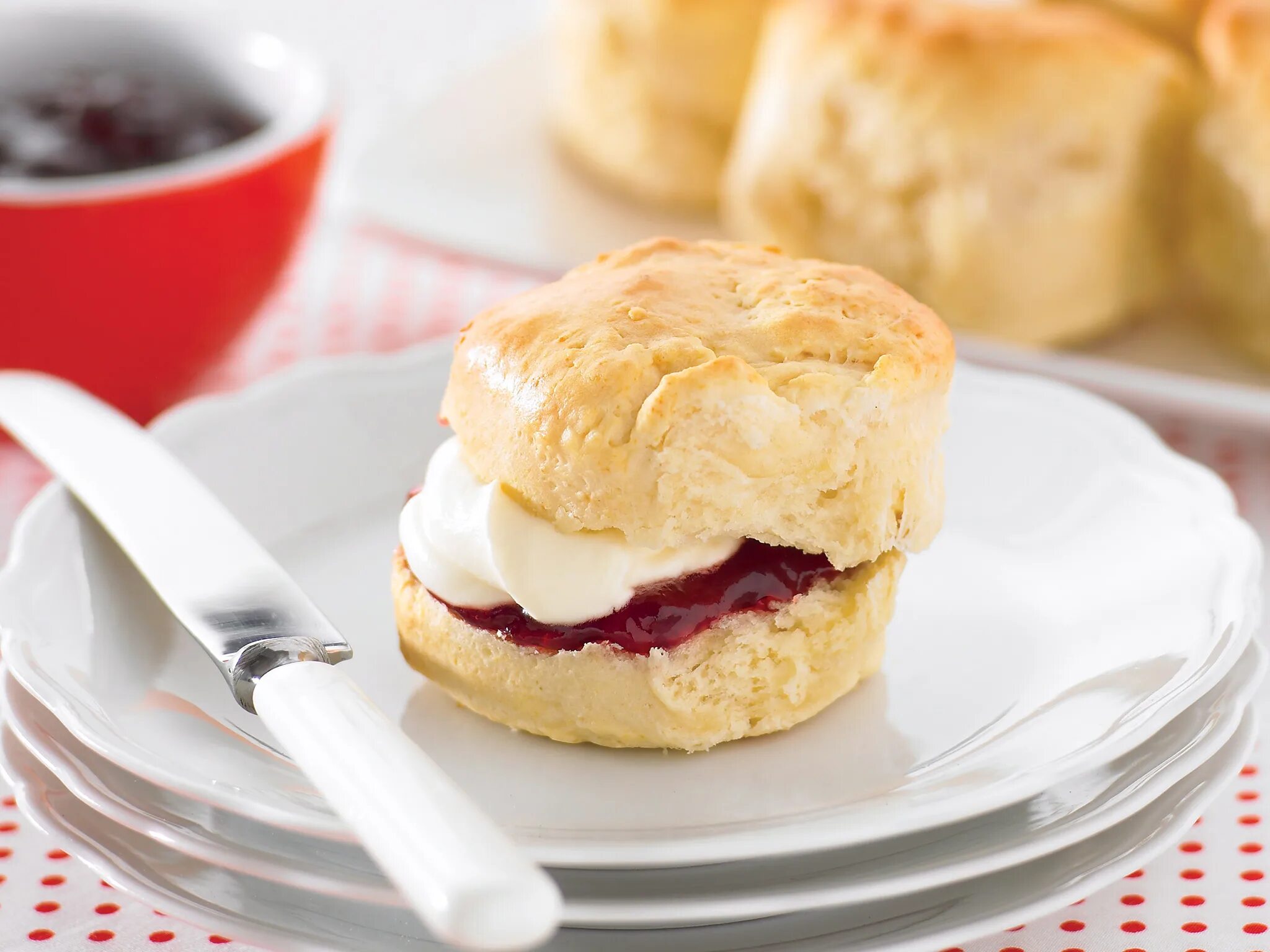 Сконы (scones). Scone первоначальный вид. Alioth scone. Strawberry jam scones. Scone vs buisquit.