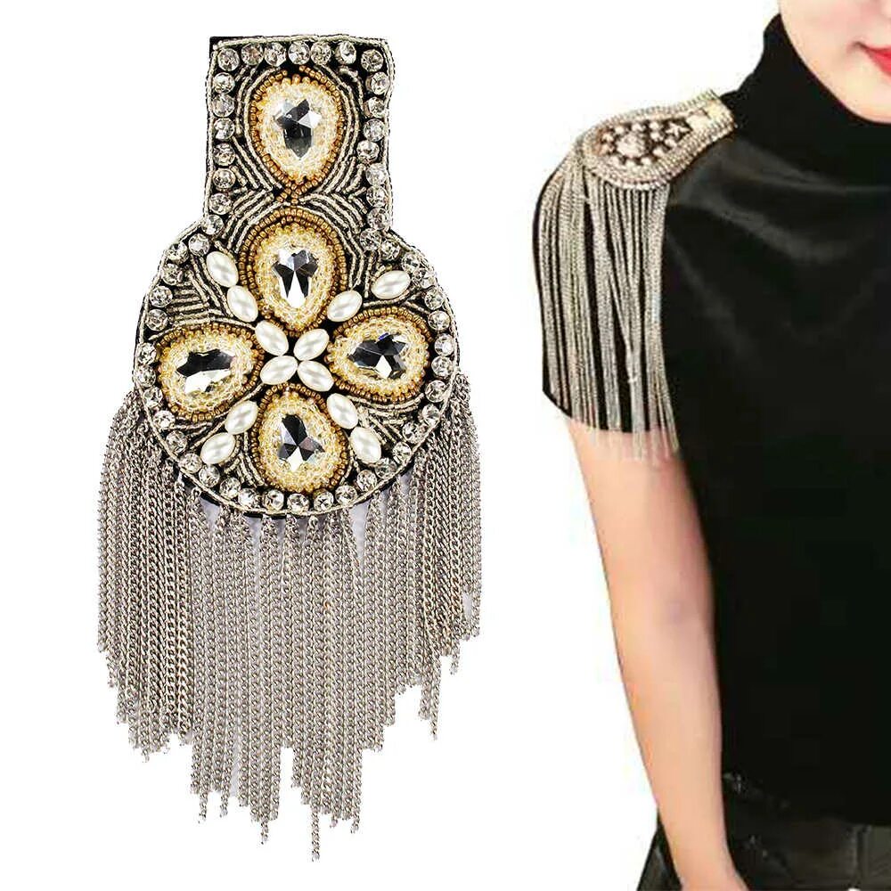 Средневековые украшения на шею. Украшения на тело из цепочек. Украшение ожерелье на плечи. Крупные украшения в одежде. Украшение для одежды.