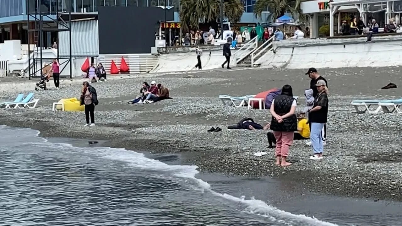 Погода в сочи на 10 апреля. Море в Сочи сейчас. Сочи в апреле 2023. Черное море. Черное море Сочи.