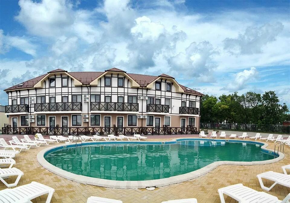 гостевой дом ейск у моря с бассейном. турбаза парус ейск. ейск бассейн открытый. отель парус ейск. бассейн парус ейск.