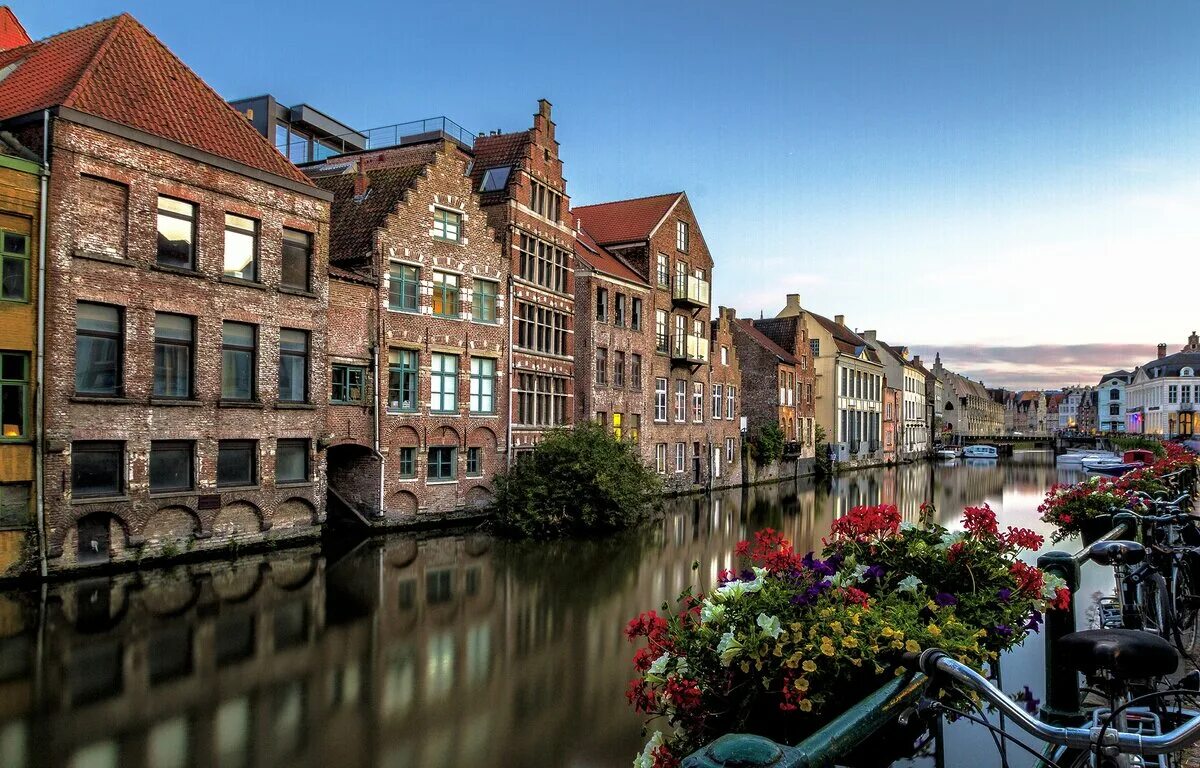 Очаровательный город. Королевство Бельгия. Гент город. Гент каналы. Гент фото.