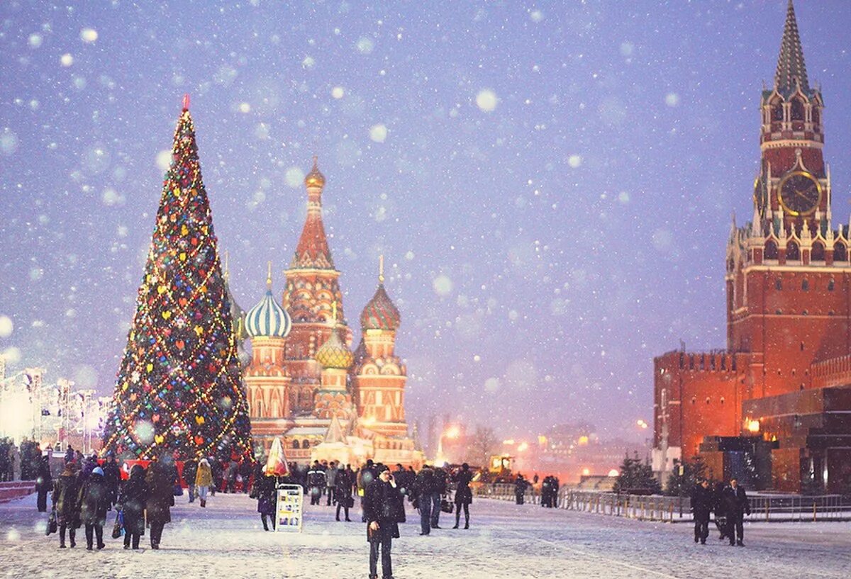 Красная площадь зимой. Кремль новый год. Красная площадь новый год. Красная плошадьновый год. Новый год в россии особенности