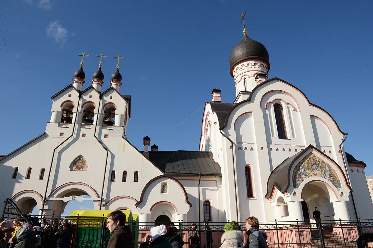 храм целителя пантелеймона в бутово. храм великомученика и целителя пантелеимона в бутово. храм пантелеймона в бутово. храм великомученика и целителя пантелеймона южное бутово. храм введения во храм пресвятой богородицы в южном бутово.