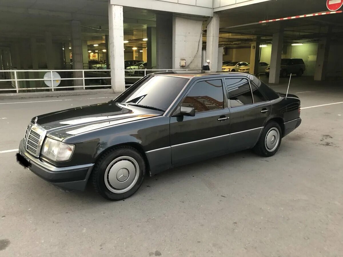 Mercedes 1991. Мерседес w124 1991. Мерс 124 1991. Мерседес 124 1991 года. Мерседес 1991-2010.