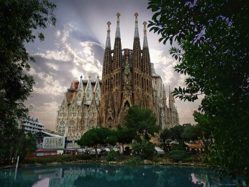 Собор гауди в барселоне. Саград. Саграда де фамилия барселона. Саград. Собор саграда фамилия в барселоне.