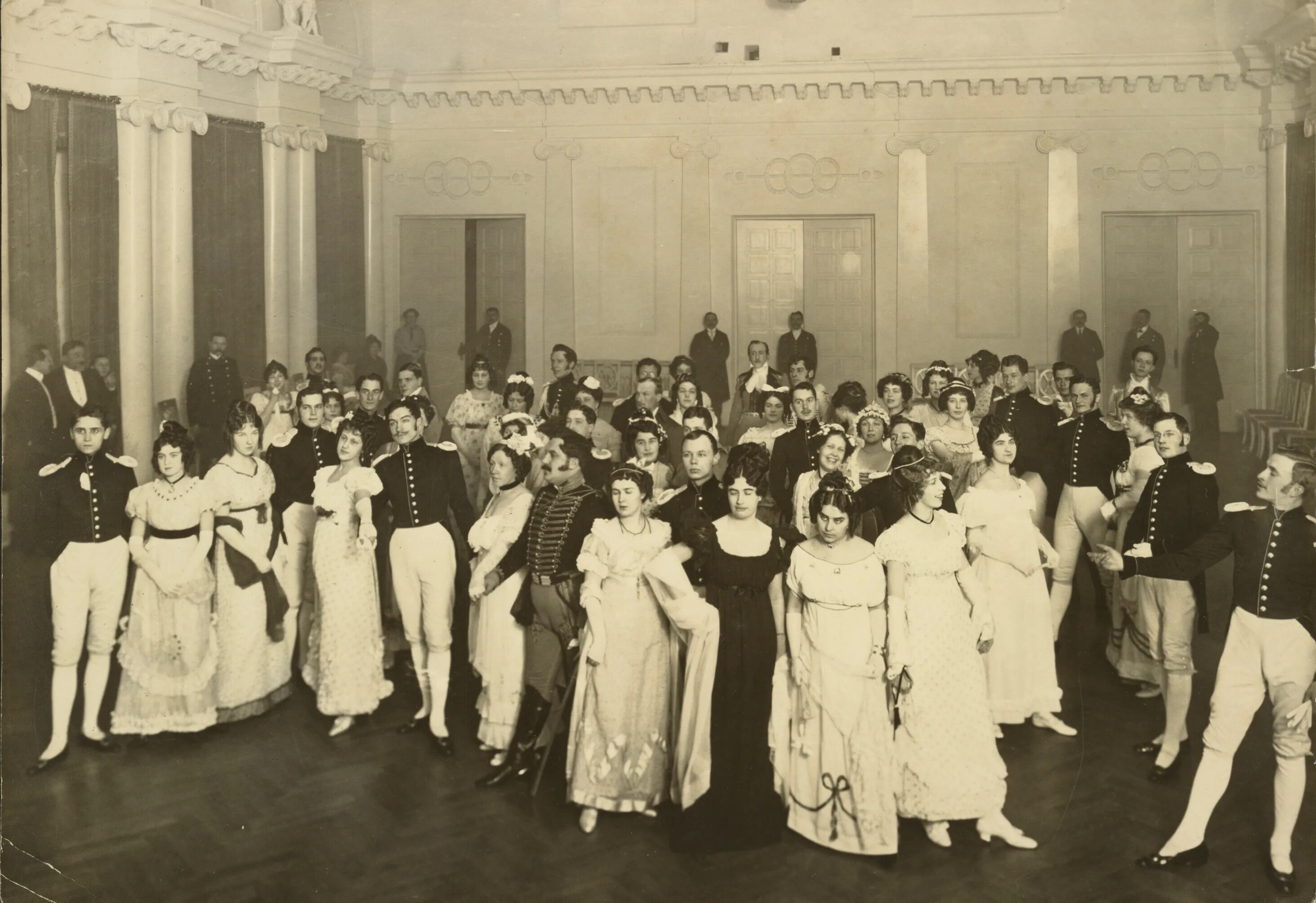 Мария эдуардовна клейнмихель. Бал у графини шуваловой(январь 1917). Г. Лермонтов на балу 1840. Бал начало 20 века россия.