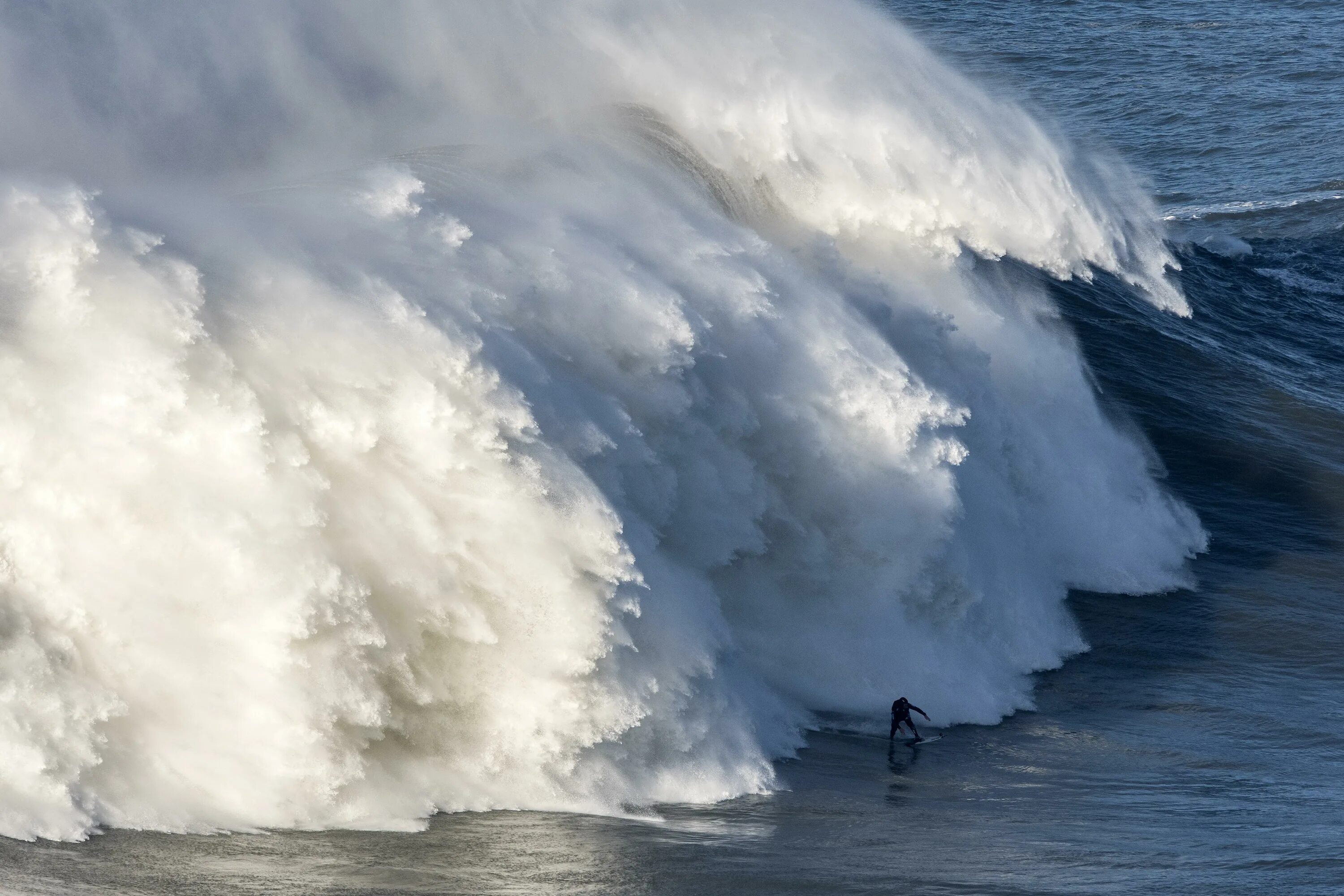Очень сильные течения. Тихий океан волны ЦУНАМИ. ЦУНАМИ В Португалии. Гонолулу ЦУНАМИ. Огромное ЦУНАМИ волны Лос Анджелес.