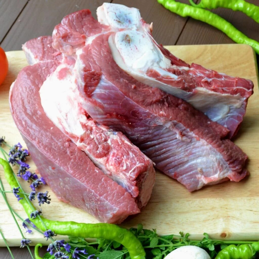 Грудина говяжья. Грудинка говяжья. мясо говядина грудинка. грудинка говяжья на кости. телятина грудинка.