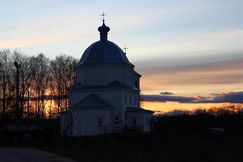 Холмитянин в холме новгородской области. Церковь в холма Новгородской области. Холмитянин в Холме Новгородской области в контакте. Бугры храм видео.