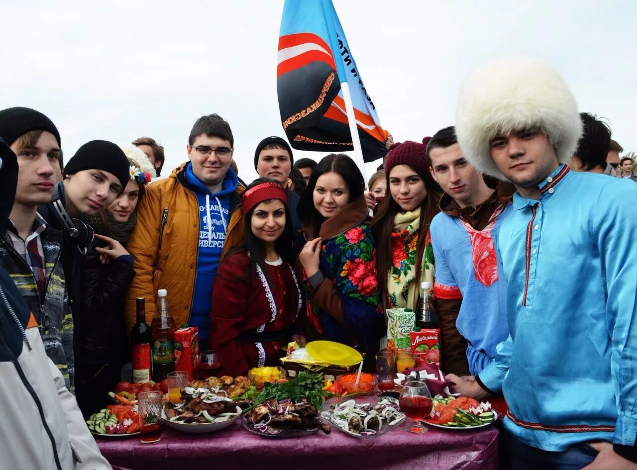 Быть народа северного кавказа. Народы Северного Кавказа. Дружба народов Северного Кавказа. Культура народов Северного Кавказа. Кавказ люди.