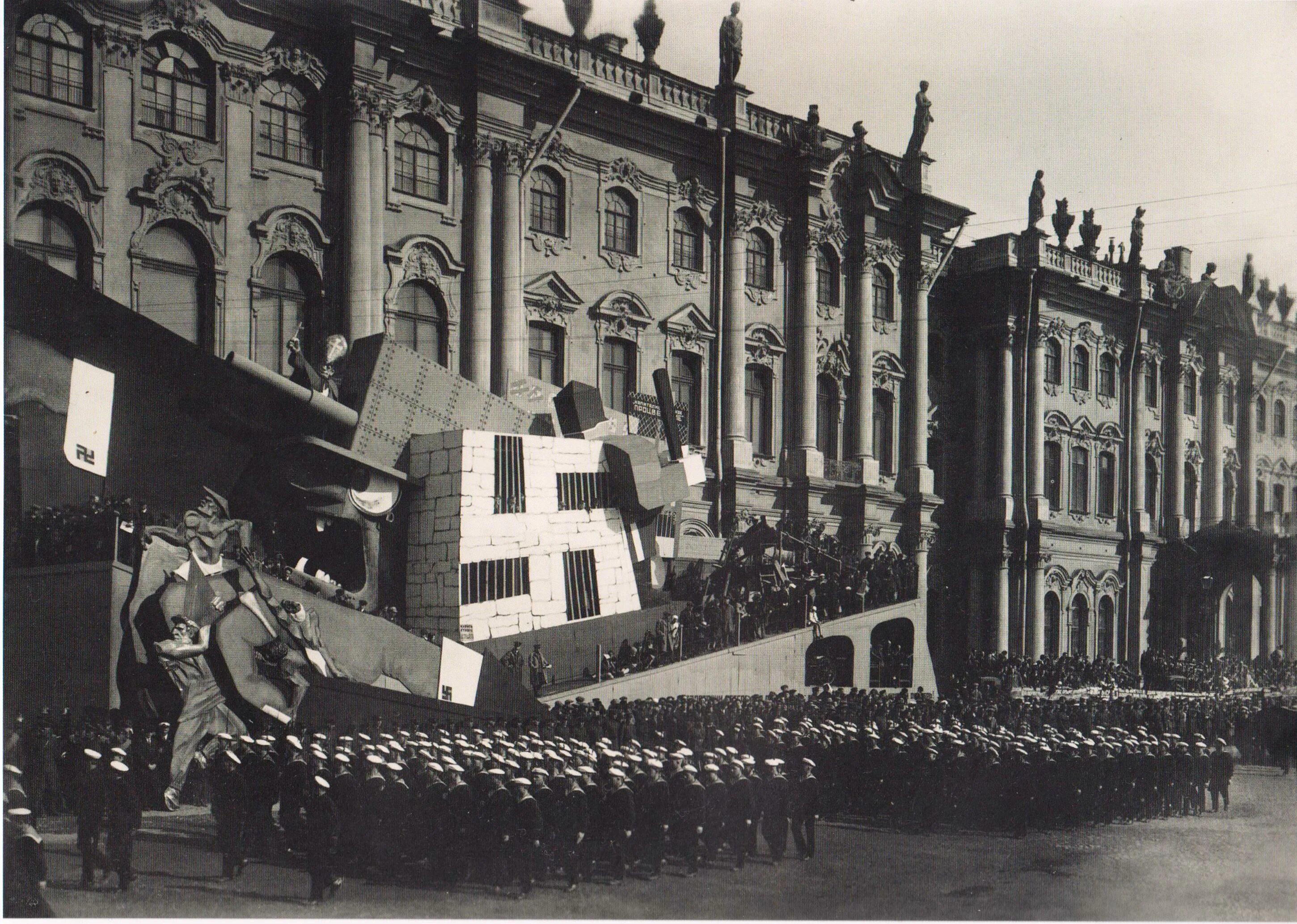 1934 год россия. Ленинград 1930е годы площадь Урицкого. 1 Мая Ленинград Дворцовая площадь. Парад 1 мая 1931 г. в Ленинграде. Ленинград Дворцовая площадь 1941.