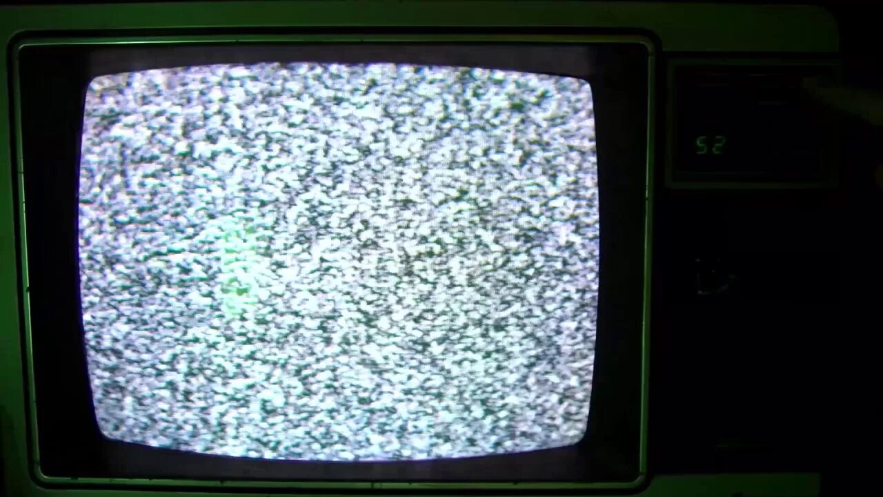 Почему у телевизора был звук. Телевизор Горизонт 206. Телевизор с помехами. Помехи на телике. Телевизионный шум.