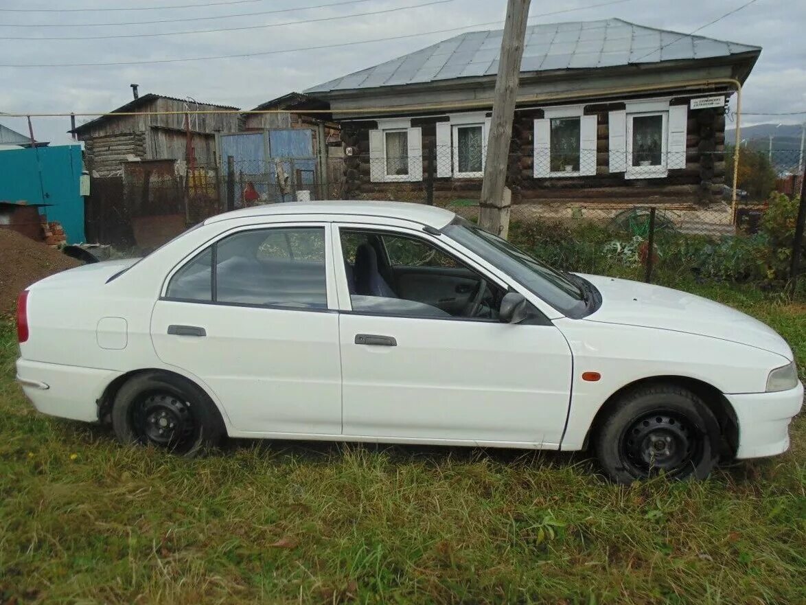 Mitsubishi mirage 1999. митсубиси мираж 1999 года. Mitsubishi mirage v красная. мицубиси мираж хэтчбек 1999. мицубиси мираж седан 1999.
