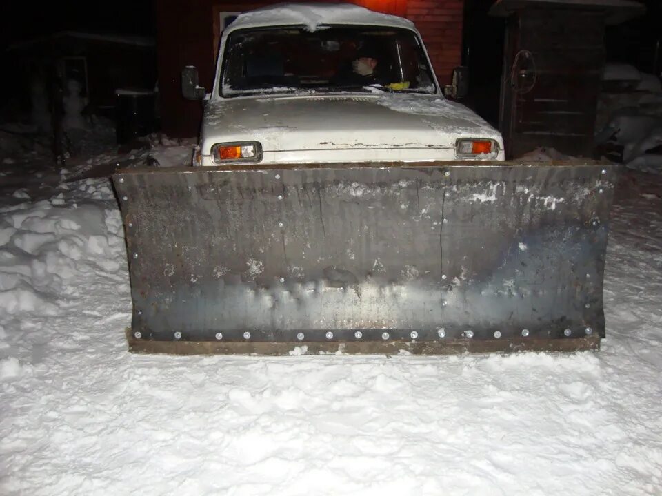 Снегоуборочный отвал для а/м ВАЗ 2121-31 (Нива). Отвал ковш на ниву. Отвал на Москвич 412.