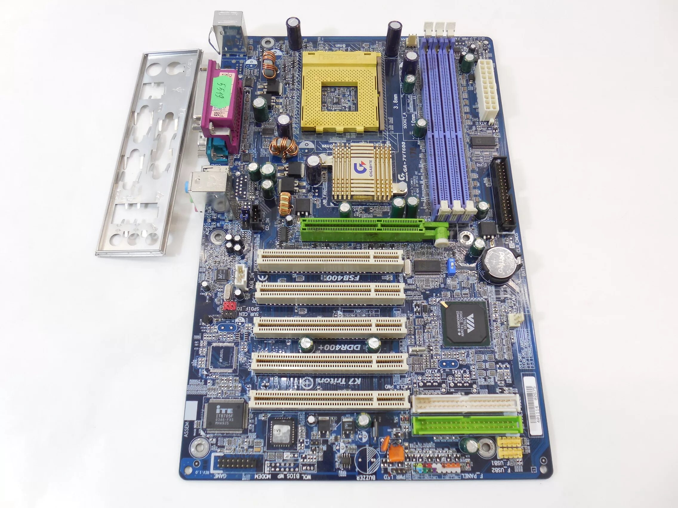 Материнские платы gigabyte socket 1700. Gigabyte ga-7vt600. Материнская плата 462 Socket Gigabyte. Ga-7vt600. Материнская плата Gigabyte ga-7n400s.