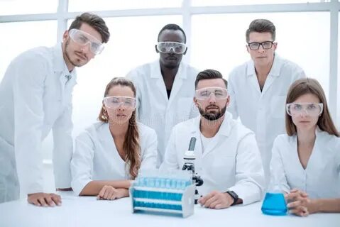 Группа ученых во главе