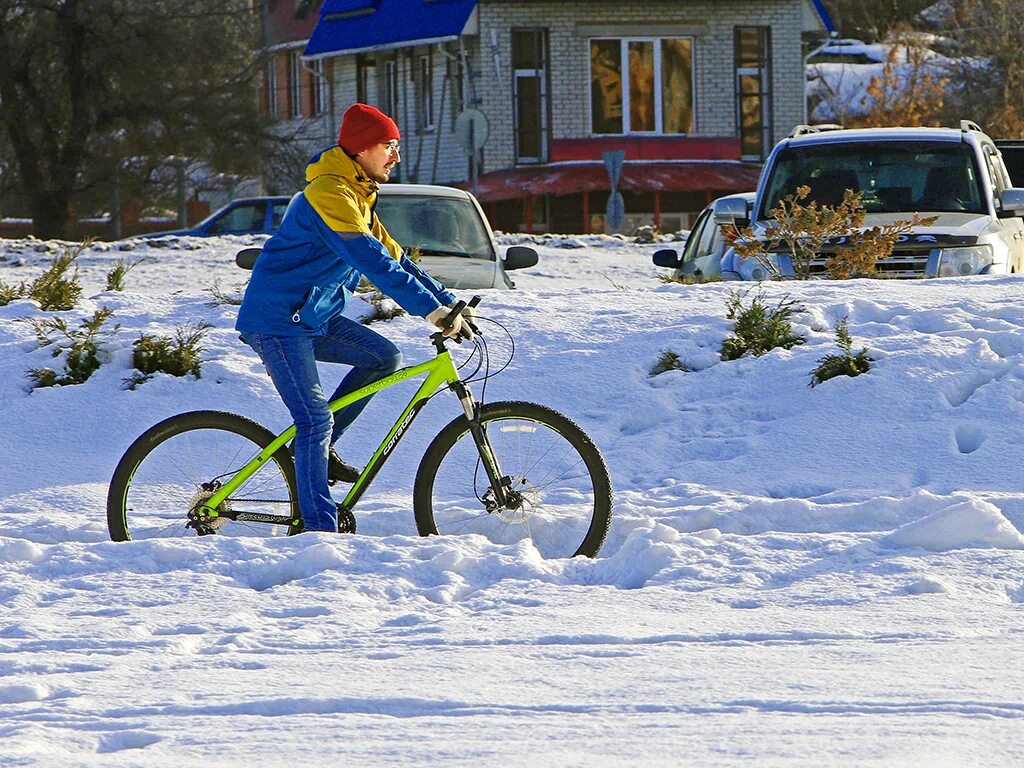 Зимний велосипед. Велосипед для зимы. На Велике зимой. Катание на велосипеде зимой. Можно ли кататься на велике